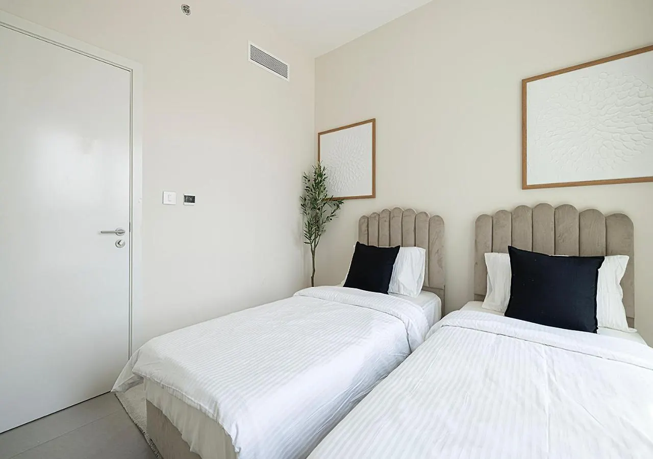 Full Burj Khalifa View - Opposite Dubai Mall Access - 8 Min Walk To Mall & Fountain - Luxury 2Br Apartment